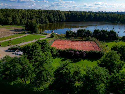 Корти для тенісу, EKWADOR Hotel Ośrodek Jeździecki (EKWADOR Hotel Osrodek Jezdziecki) in Барчево