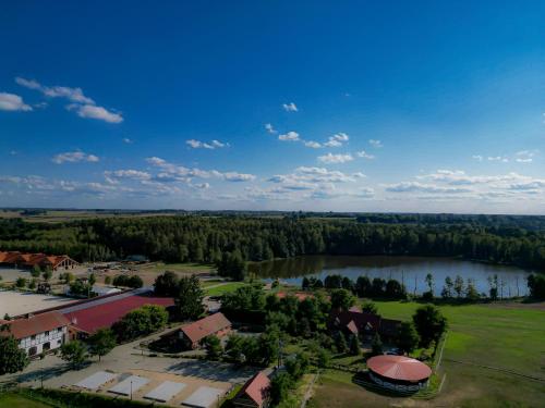 EKWADOR Hotel Ośrodek Jeździecki (EKWADOR Hotel Osrodek Jezdziecki) in Барчево