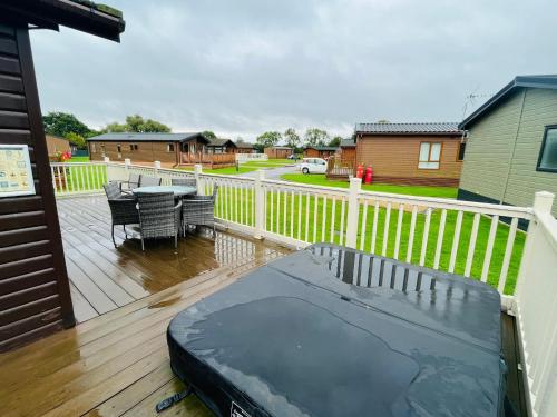 Crystal Lodge with Hot Tub