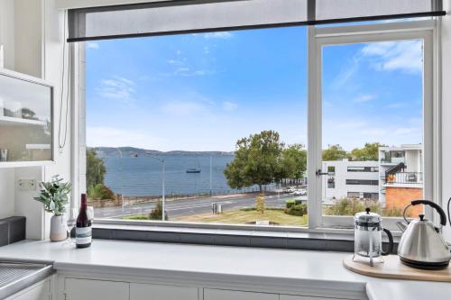 Scandi-chic Riverside Hideaway Near Attractions - Hobart