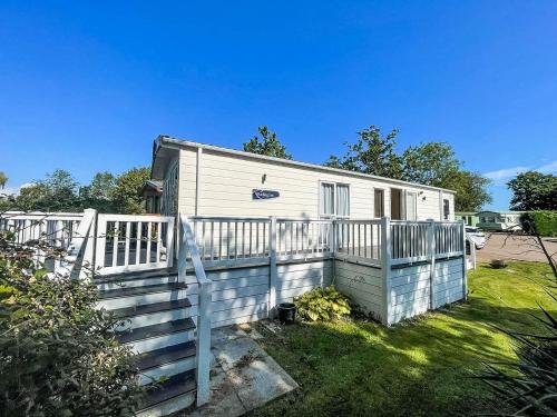 Beautiful Caravan With Decking At Carlton Meres Holiday Park, Suffolk Ref 60001m