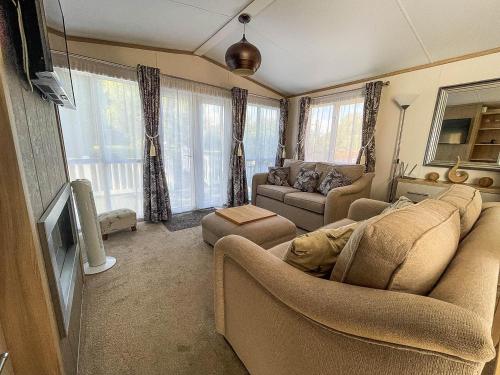 Beautiful Caravan With Decking At Carlton Meres Holiday Park, Suffolk Ref 60001m