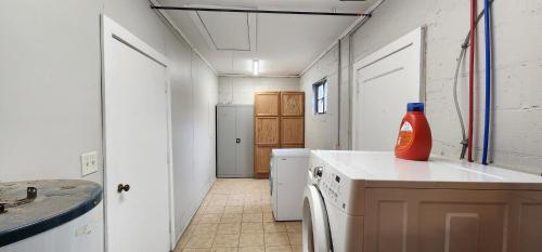 SmartTV Wifi Garage Patio Workspace 2min to St Joe in Buckhannon, USA