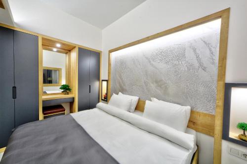 Deluxe King Room image 4