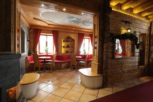 Vestabils, Albergo Centrale in Forni Di Sopra