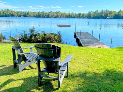 91WR Lake vibes and views at this waterfront home in the the White Mountains! Rest, relax, explore! in ไวท์ฟิลด์ (NH)