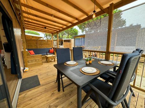 Estivo Premium Deluxe mobile homes on Camping Malibu Beach in Pineta