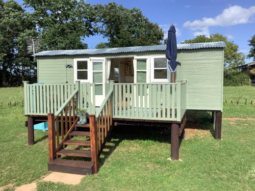 Muffins Meadow Shepherds Hut - Hotel - Tillingham