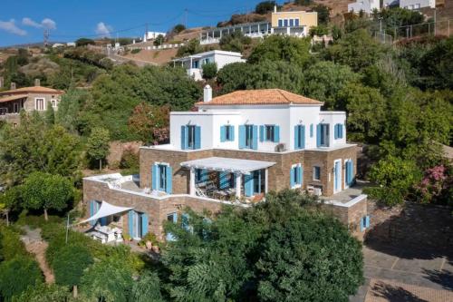 Elegant Andros Retreat - 6 Bedroom Villa - Breathtaking Sea Views - Villa Stenies Megalo