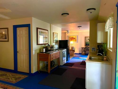 Double Suite at Country Mansion Perfect for Family or 2 Best Friends - image 5