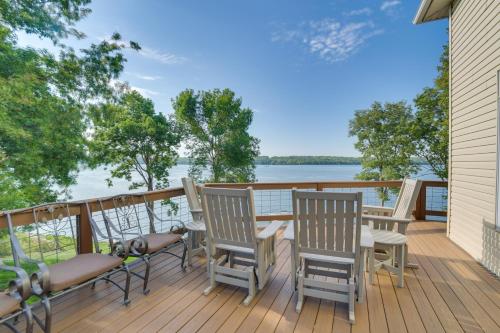 Peaceful Clinton Retreat with Lakefront Views! in Big Stone City