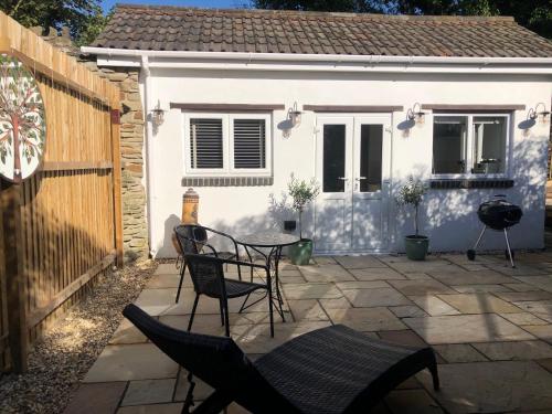 Olli's Cottage-Terrace & Jacuzzi Room Type - One-Bedroom Villa