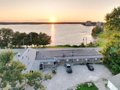 Lakeside Inn - Hotel - Orillia