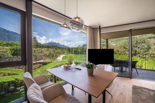 Superior One-Bedroom Apartment with Balcony