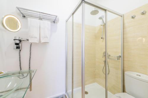 Twin Room with Street View image 1