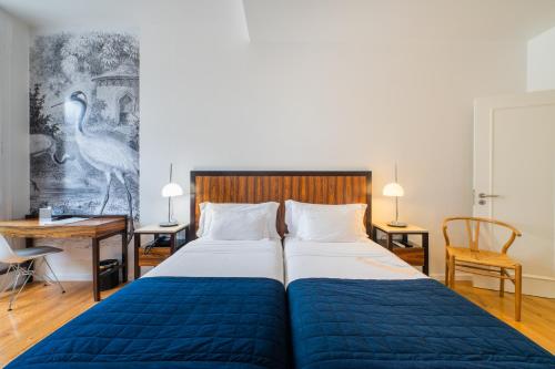 Twin Room with Street View image 6