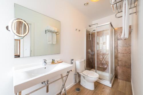 Premier Double Room image 7