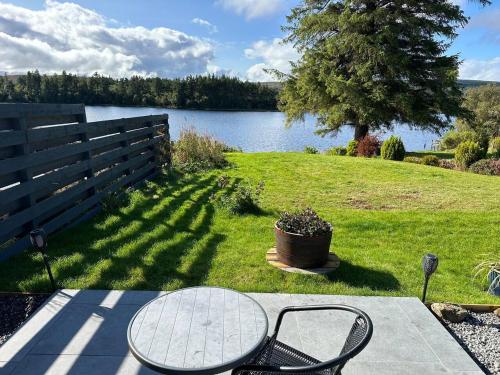 B&B Lairg - Lochside Lodge Pod - Bed and Breakfast Lairg