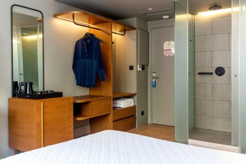 Comfy Superior Room image 9