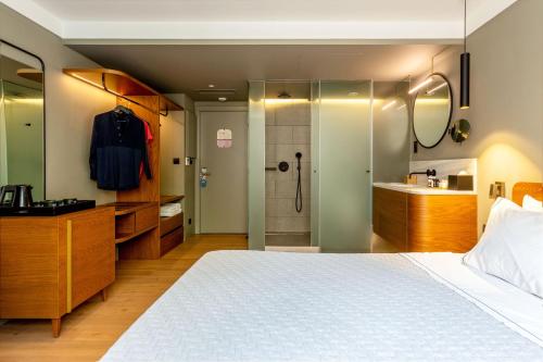 Comfy Superior Room image 8