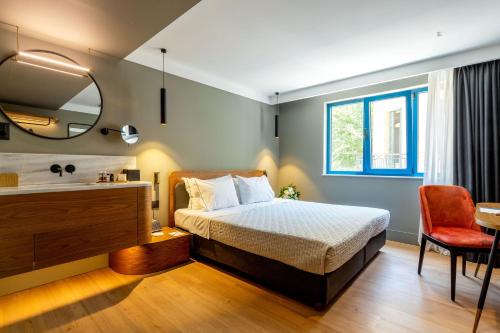 Comfy Superior Room room in Bob W Athens Eolou