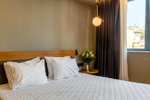 Junior Suite room in Bob W Athens Eolou