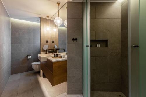 Acropolis Suite image 4