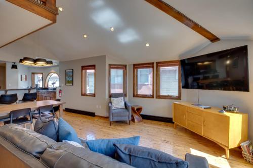 Bright Downtown Telluride Condo Steps to Lift! - image 13