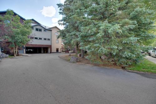 Bright Downtown Telluride Condo Steps to Lift! - image 6