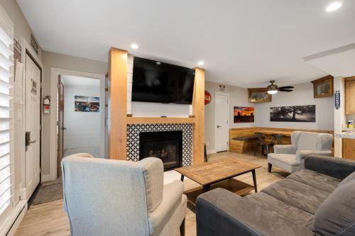 Ski-Out Brian Head Condo - Top of Navajo Lift - image 10