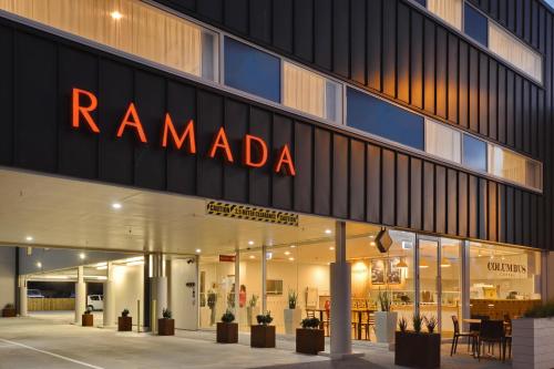 Ramada Suites by Wyndham Christchurch City - Accommodation - Christchurch