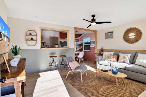 Desert Queen Hosted by Desert Beacon - Stylish One Bedroom Retreat steps from Downtown 29 Palms