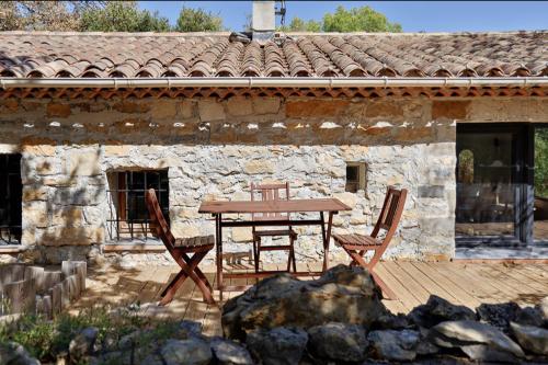 Charmante maison en pierre au coeur de la forêt