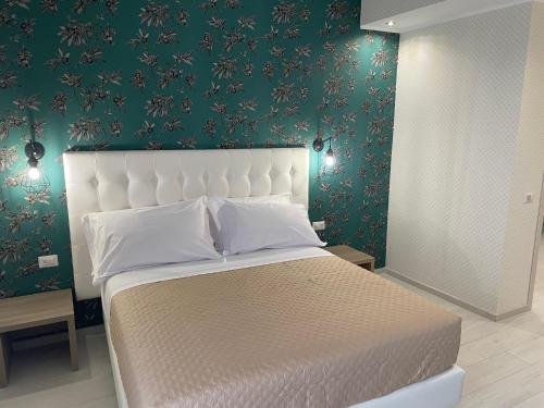 Deluxe Double or Twin Room with Balcony image 1