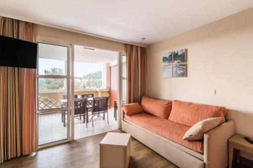 Bed, Residence le Village de Cap Esterel - maeva Home - Appartement 2 pieces 7 personnes avec coin cabine in Le Dramont
