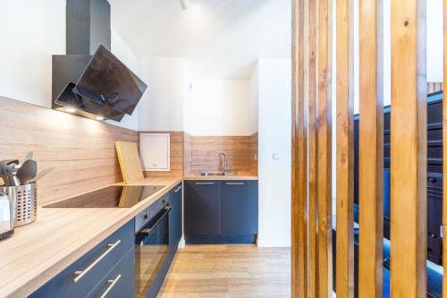 Studio with semi-open bedroom Near Part-Dieu & Tram, Lyon (photo 6)
