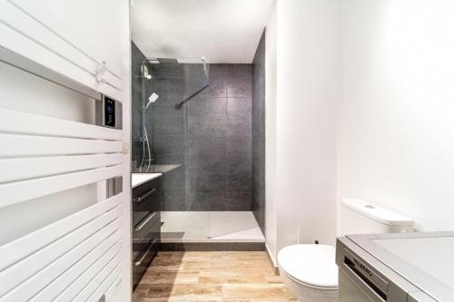 Studio with semi-open bedroom Near Part-Dieu & Tram, Lyon (photo 10)