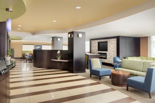 Comfort Suites Lake City - image 2