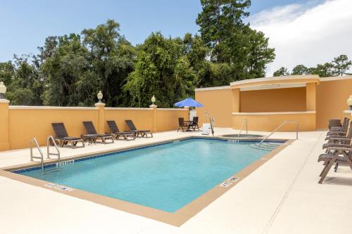 Swimming pool, Comfort Suites Lake City in Lake City
