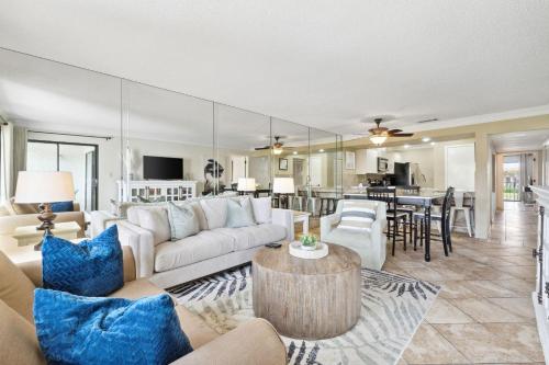 Changes in Attitude Villa 2306 in Panama City (FL)