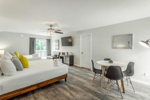 01 The Eames Suite - A PMI Scenic City Vacation Rental in Chattanooga, USA