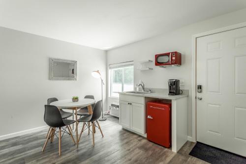 01 The Eames Suite - A PMI Scenic City Vacation Rental in Chattanooga, USA
