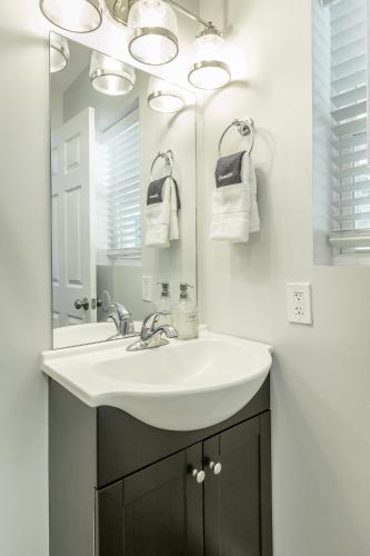 08 The Evans Room - A PMI Scenic City Vacation Rental - image 10