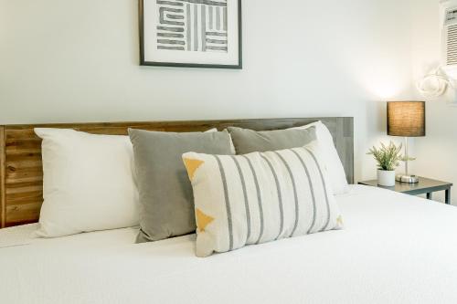 08 The Evans Room - A PMI Scenic City Vacation Rental - image 11