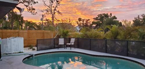 Englewood, Manasota Keys - 2 Bedroom Luxury Villa, Pool, Game room, 6 min to Beaches next to Canal