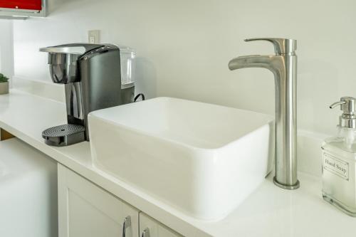 13 The Eero Room - A PMI Scenic City Vacation Rental - image 4
