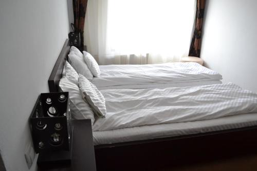 CHIC CITY Rooms - image 14