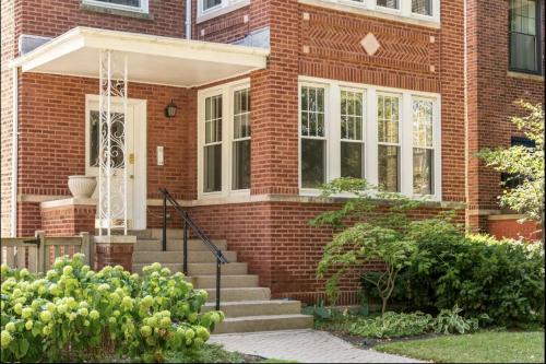 B&B Evanston - Lovely Family Friendly Home- Free Parking - Bed and Breakfast Evanston