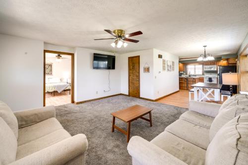 Cozy West Virginia Home about 13 Mi to Kanawha River in Hurricane, USA