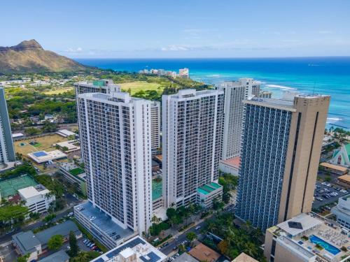 Beautiful Ocean and Diamond Head Views with Parking